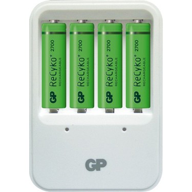 GP POWERBANK PB420 PİL ŞARJ CİHAZI + 4&#39;LÜ RECYKO 2700 SERİSİ Nİ-MH ŞARJ EDİLEBİLİR AA KALEM PİL