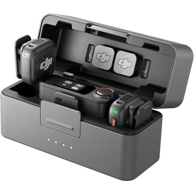DJI Mic 3 (2 TX + 1 RX + Şarj Kutusu), iPhone/Kamera/Android için Kablosuz Mikrofon, Ultra Hafif, Dengeli Ses için Uyarlanabilir Kazanç Kontrolü, Çift Bantlı Girişim Önleyici, 28 Saat Kullanım Vlog